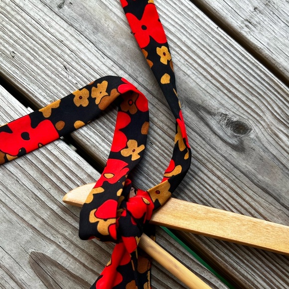 Women’s Willow & Root Large Floral V-Neck Blouse Tank Top - Picture 10 of 12